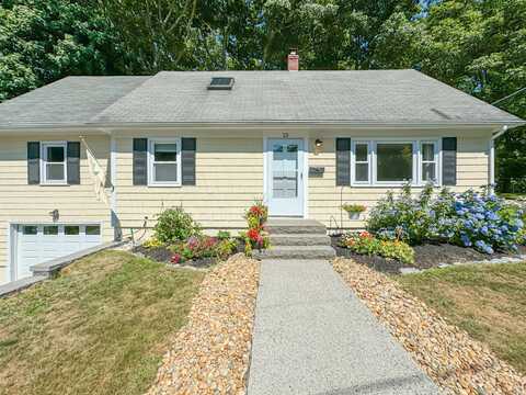 15 Oakwood Road, Cape Elizabeth, ME 04107