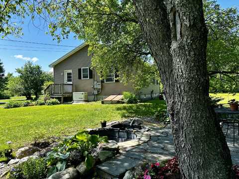 4 Moosehorn Road, Abbot, ME 04406