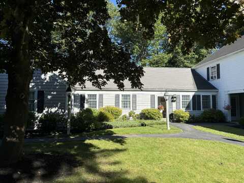 33 Colonial Village, Falmouth, ME 04105