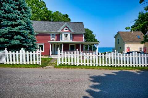 2 Warrenton Street, Rockport, ME 04856