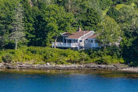 29 Lowell Ledge Lane, Owls Head, ME 04854