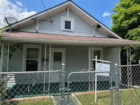 121 Grove St., BLUEFIELD, VA 24605