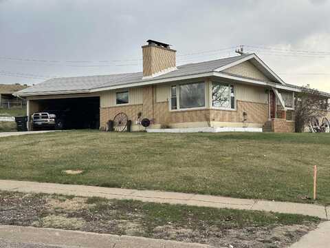 1001 & 1001 1/2 E Street, Edgemont, SD 57735