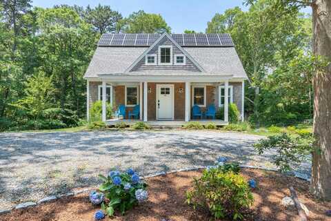 46 Red Buoy Lane, Vineyard Haven, MA 02568