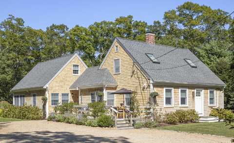 97 Snake Hollow, Vineyard Haven, MA 02568