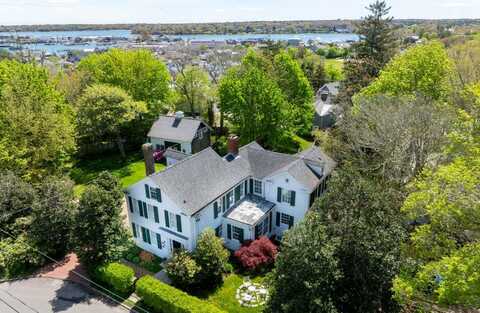 49 William Street, Vineyard Haven, MA 02568