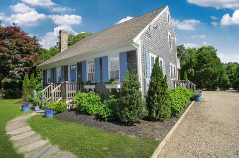 8 Massasoit Road, Edgartown, MA 02539