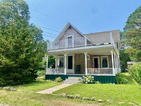 18 Brunswick Avenue, Oak Bluffs, MA 02557