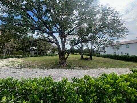 370 Burning Tree, NAPLES, FL 34105