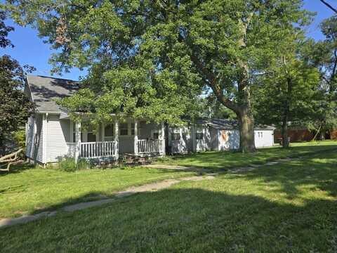 721 E Main Street, Clinton, IL 61727