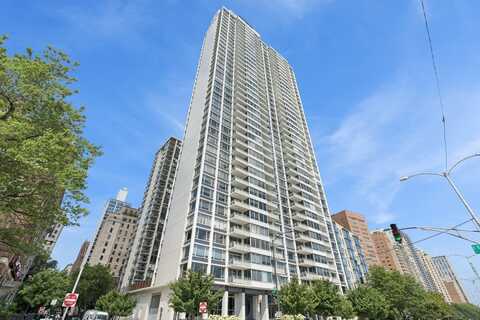 1300 N Lake Shore Drive, Chicago, IL 60610