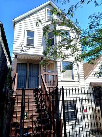 8945 S Houston Avenue, Chicago, IL 60617