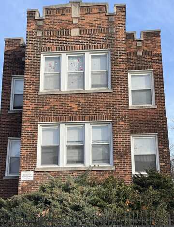 7831 S BURNHAM Avenue, Chicago, IL 60649