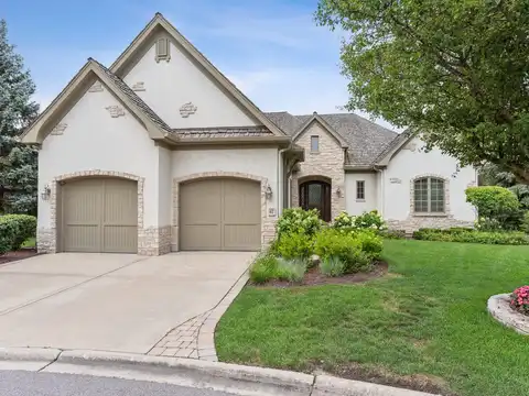 61 Forest Gate Circle, Oak Brook, IL 60523