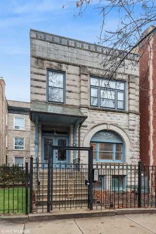 930 W Newport Avenue, Chicago, IL 60657