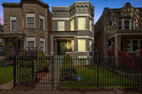 7011 S Prairie Avenue, Chicago, IL 60637