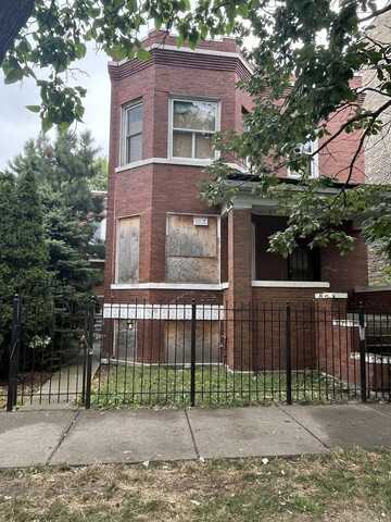 3340 W Evergreen Avenue, Chicago, IL 60651