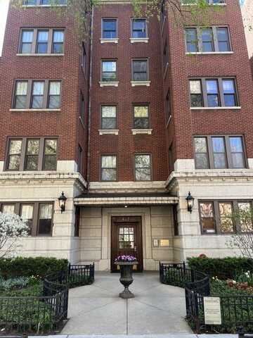 647 W Sheridan Road, Chicago, IL 60613