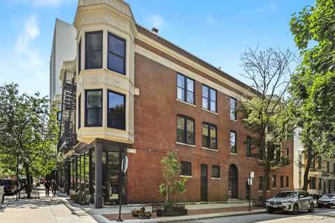 207 W Saint Paul Avenue, Chicago, IL 60614