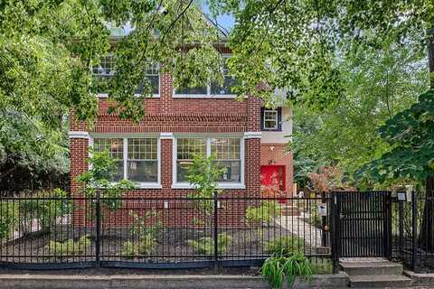 905 W Castlewood Terrace, Chicago, IL 60640