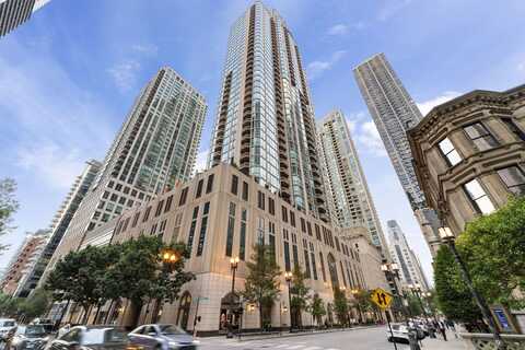 21 E Huron Street, Chicago, IL 60611