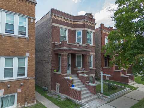 2215 S Elmwood Avenue, Berwyn, IL 60402