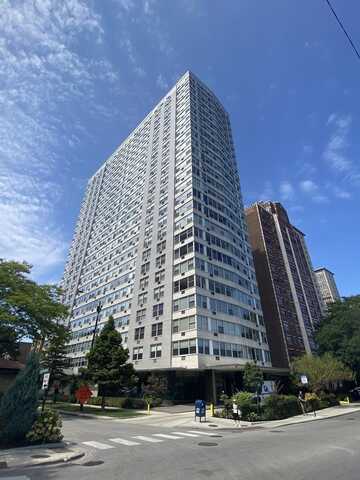 3900 N Lake Shore Drive, Chicago, IL 60613