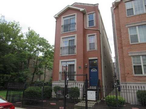 3303 W Warren Boulevard, Chicago, IL 60624