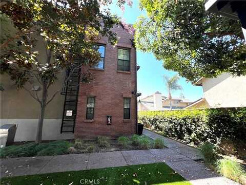 561 W Maple Avenue, Orange, CA 92868