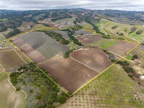 2135 Live Oak Rd, Paso Robles, CA 93446