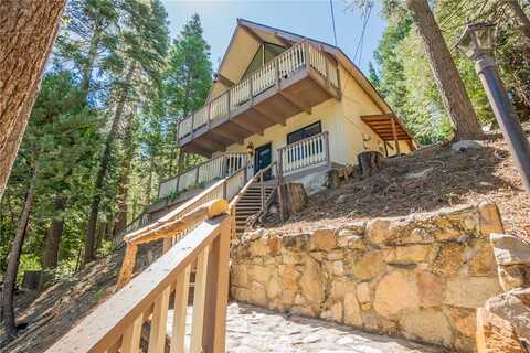 875 Brentwood Drive, Lake Arrowhead, CA 92352