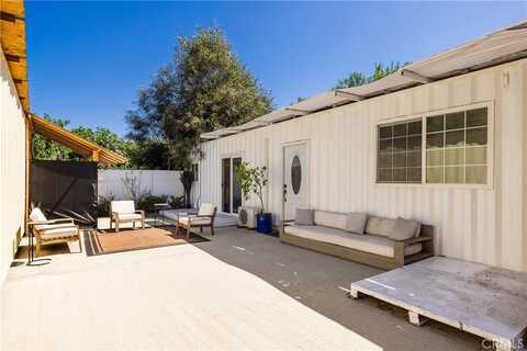 8561 Orion Avenue, North Hills, CA 91343