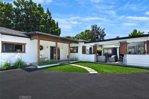 10453 Sarah Street, Toluca Lake, CA 91602