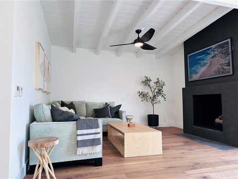 611 Avenue C, Redondo Beach, CA 90277