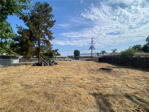 607 W Devonshire Avenue, Hemet, CA 92543