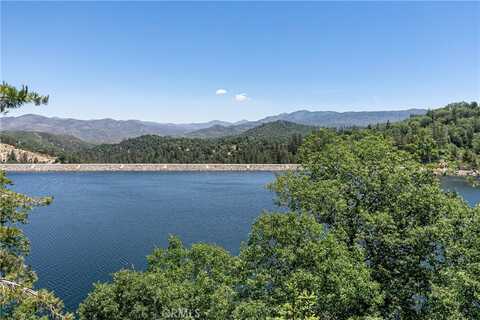 537 Canyon View Road, Lake Arrowhead, CA 92321