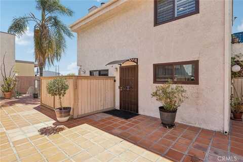 8221 Langdon Avenue, Van Nuys, CA 91406