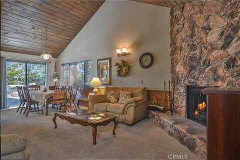 864 Nadelhorn Drive, Lake Arrowhead, CA 92352