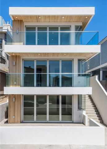 300 Manhattan Avenue, Hermosa Beach, CA 90254