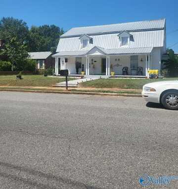 407 N Center Avenue, Piedmont, AL 36272