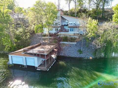 909 Pine Island Point, Scottsboro, AL 35769