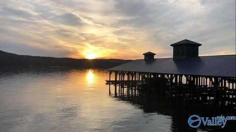 88 Boathouse Drive, Guntersville, AL 35976