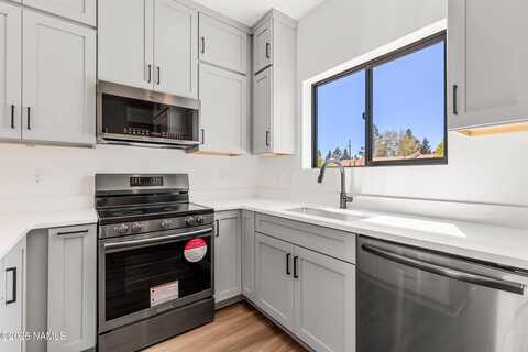 302 W Oak Avenue, Flagstaff, AZ 86001