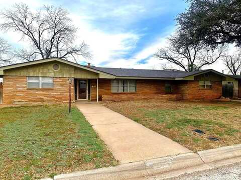 1611 Bristol Drive, Sweetwater, TX 79556