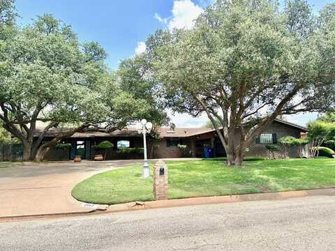 2002 Country Club Drive, Sweetwater, TX 79556