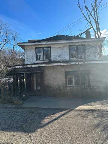 28 North Avenue, Cameron, WV 26033