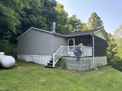 1375 Clemtown Road, Moatsville, WV 26405