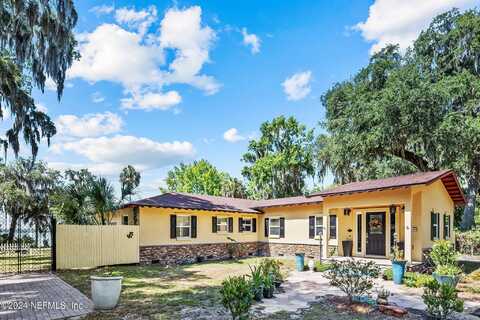 235 W RIVER Road, Palatka, FL 32177