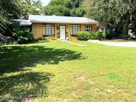 311 SUMMIT Street, Crescent City, FL 32112