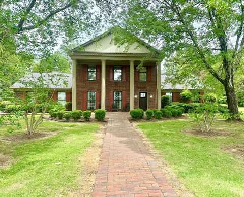 705 Starkville Road, Houston, MS 38851